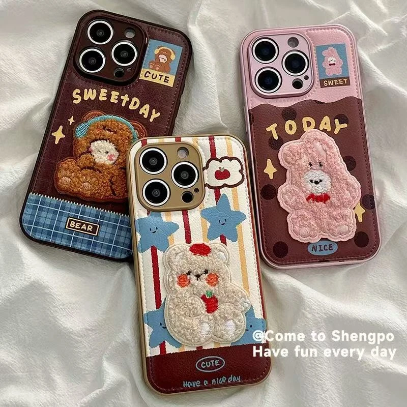 卡通刺绣小熊皮质适用iPhone16promax苹果15手机壳14新款13情侣12
