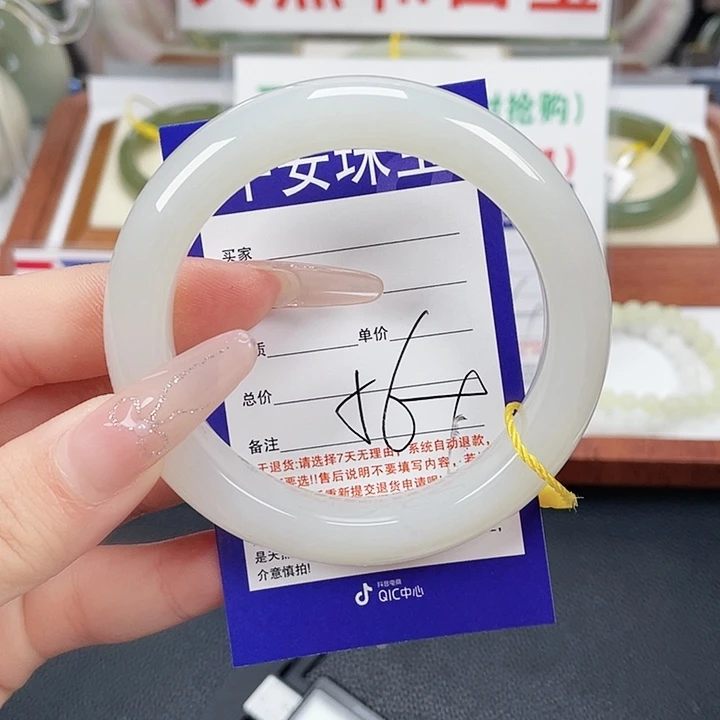 和田玉未镶嵌手镯
