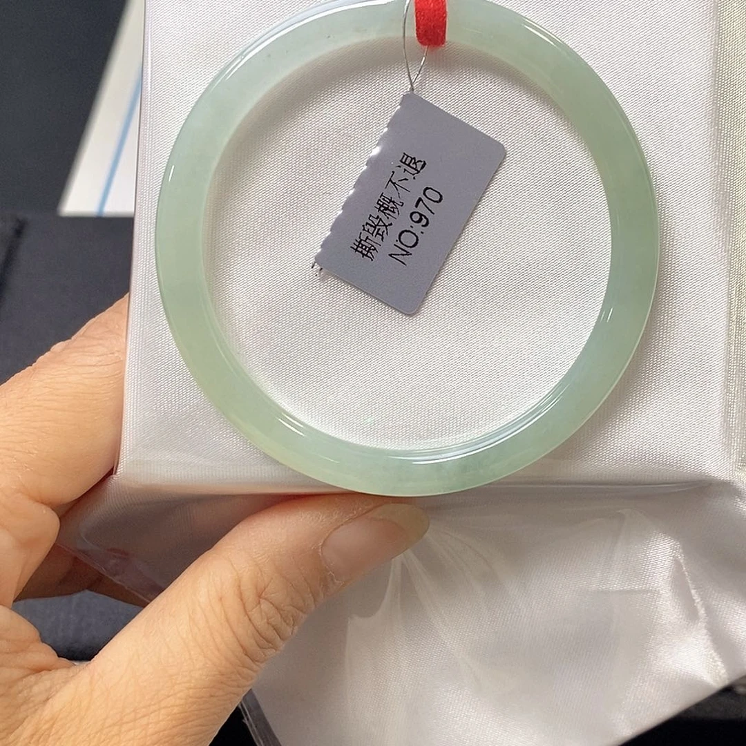 翡翠未镶嵌手镯（圆镯）52.7