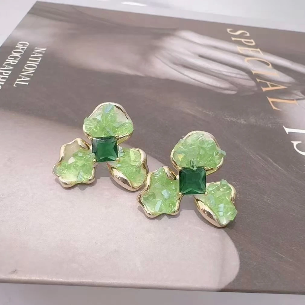 檀亿 铜合金耳饰 EH156绿色三瓣花精致轻奢名媛甜美简约超仙耳钉