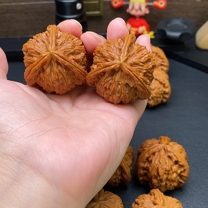 阿***飞把件文玩核桃白奔
