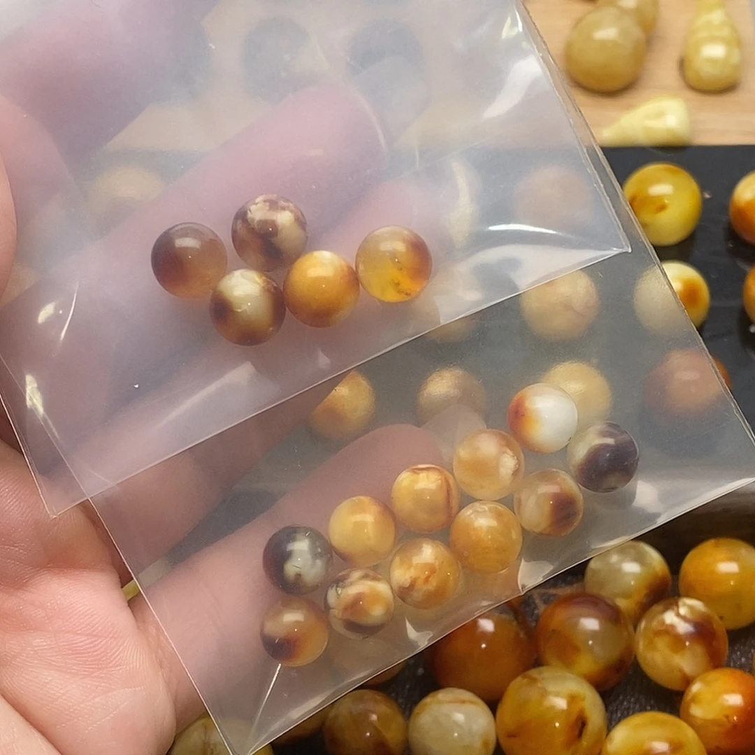 阿***咸蜜蜡未镶嵌裸石蜜蜡