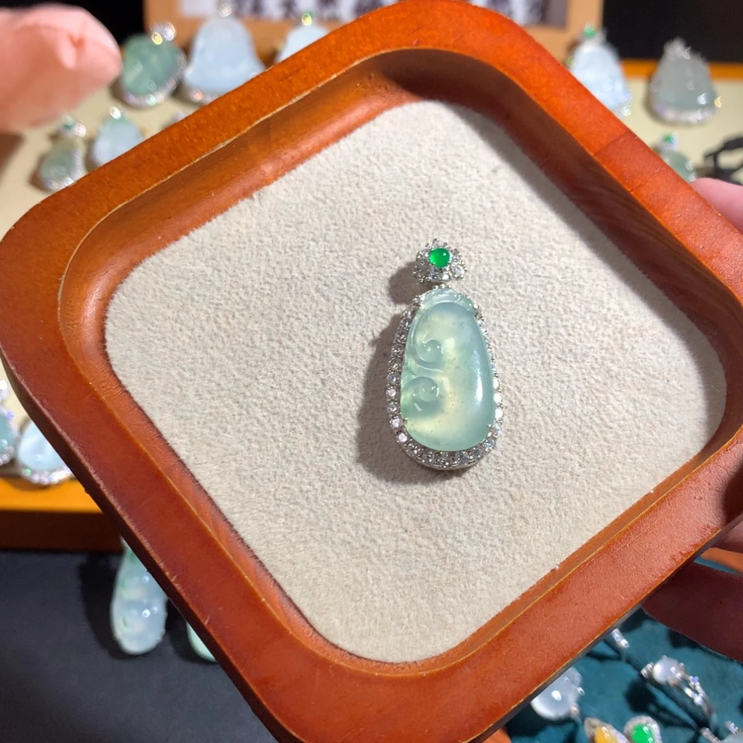 翡翠银S925镶嵌挂件如意