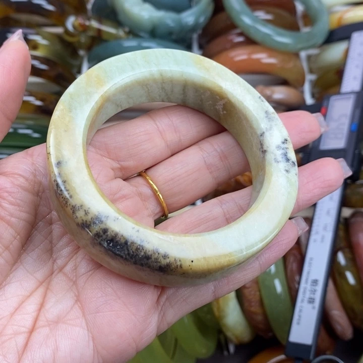 蛇纹石玉手镯未镶嵌55