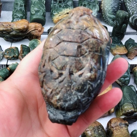 未镶嵌岫岩河磨玉（透闪石质玉）把件