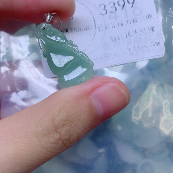 吊坠(不含链)未镶嵌翡翠