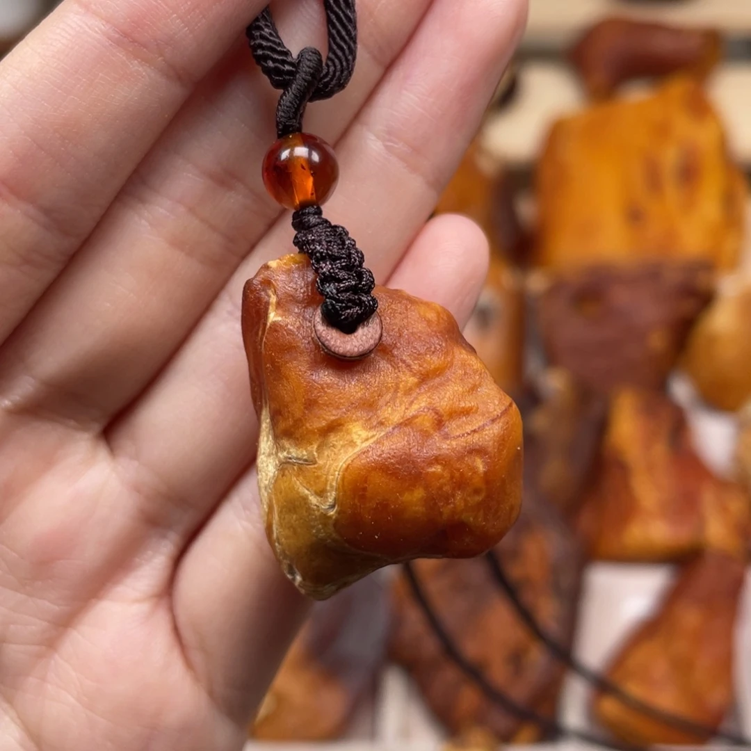 未镶嵌琥珀珠宝奇石