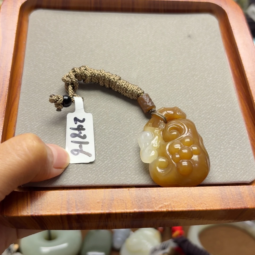 斗***移和田玉未镶嵌颈饰