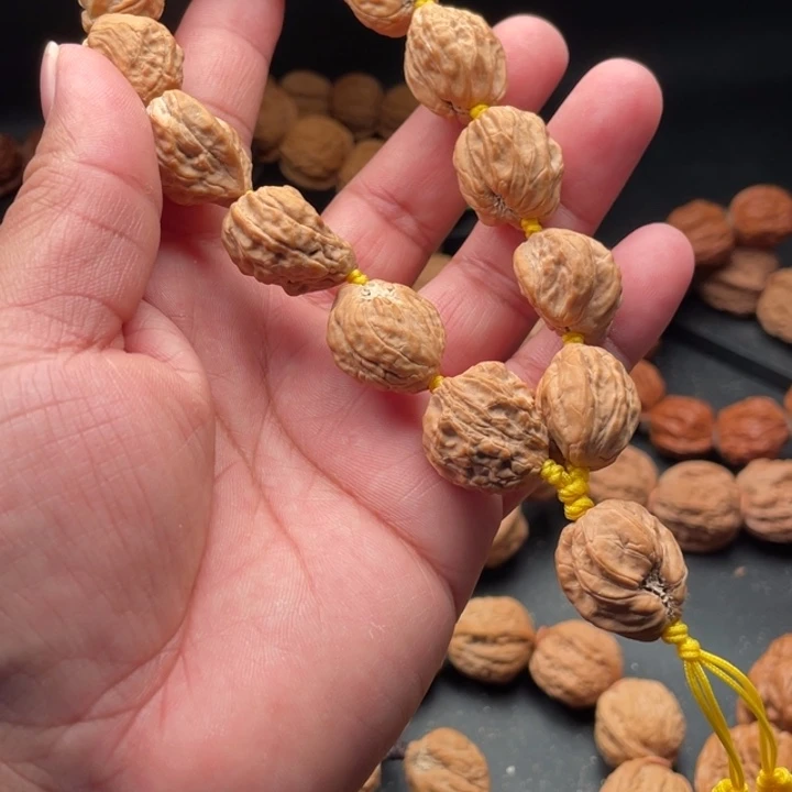 文玩核桃吊坠双10白狮子