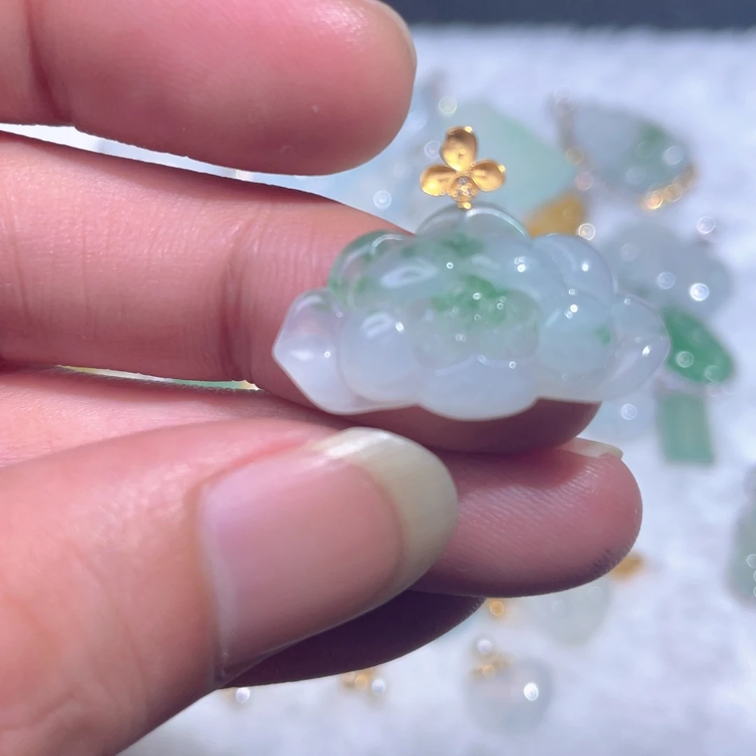 翡翠18K金镶嵌颈饰翡翠