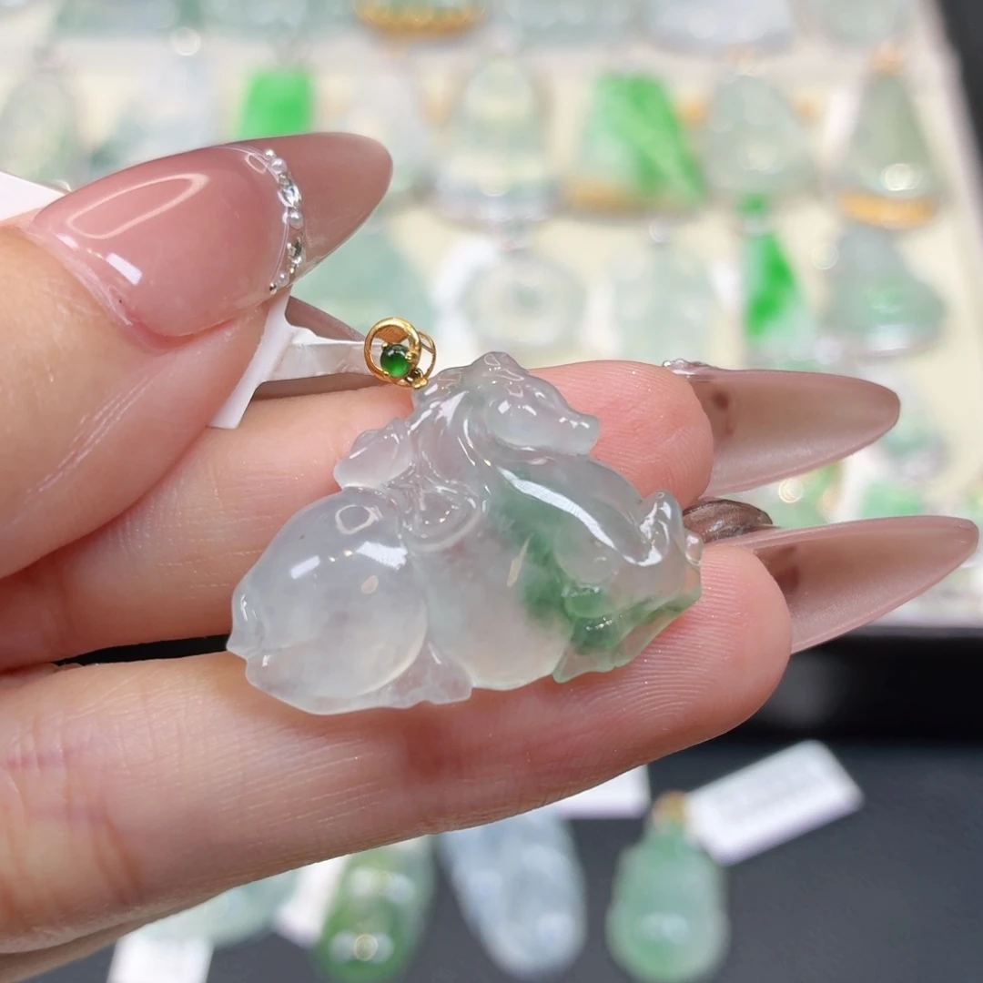 翡翠18K金镶嵌颈饰