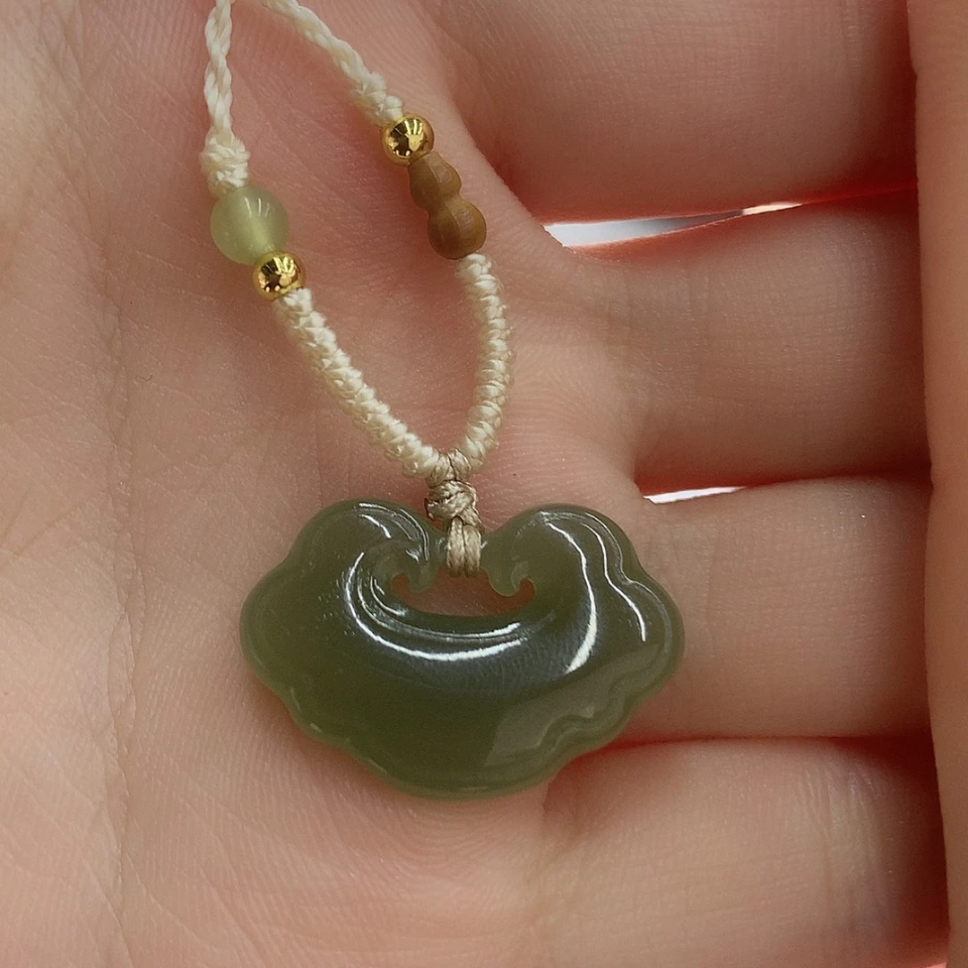 V***y和田玉未镶嵌颈饰