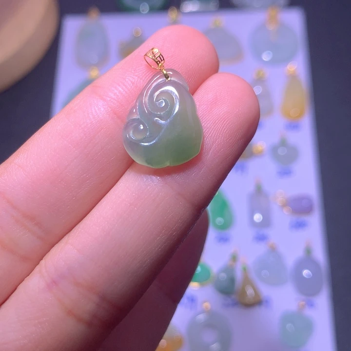 颈饰18K金镶嵌翡翠翡翠