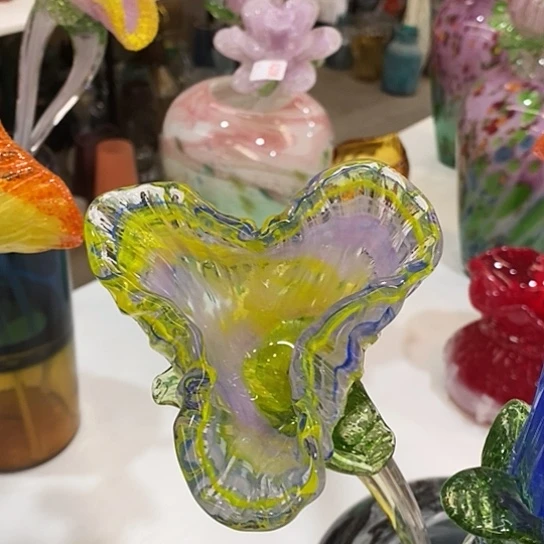 琉璃花瓶高45厘米宽6厘米