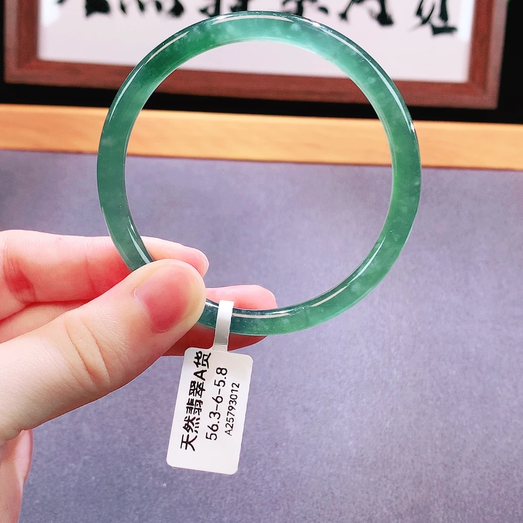 翡翠手镯未镶嵌天然翡翠