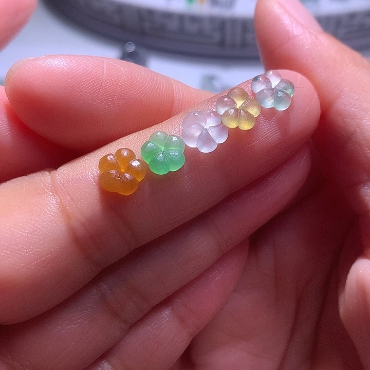 翡翠未镶嵌颈饰五彩花花