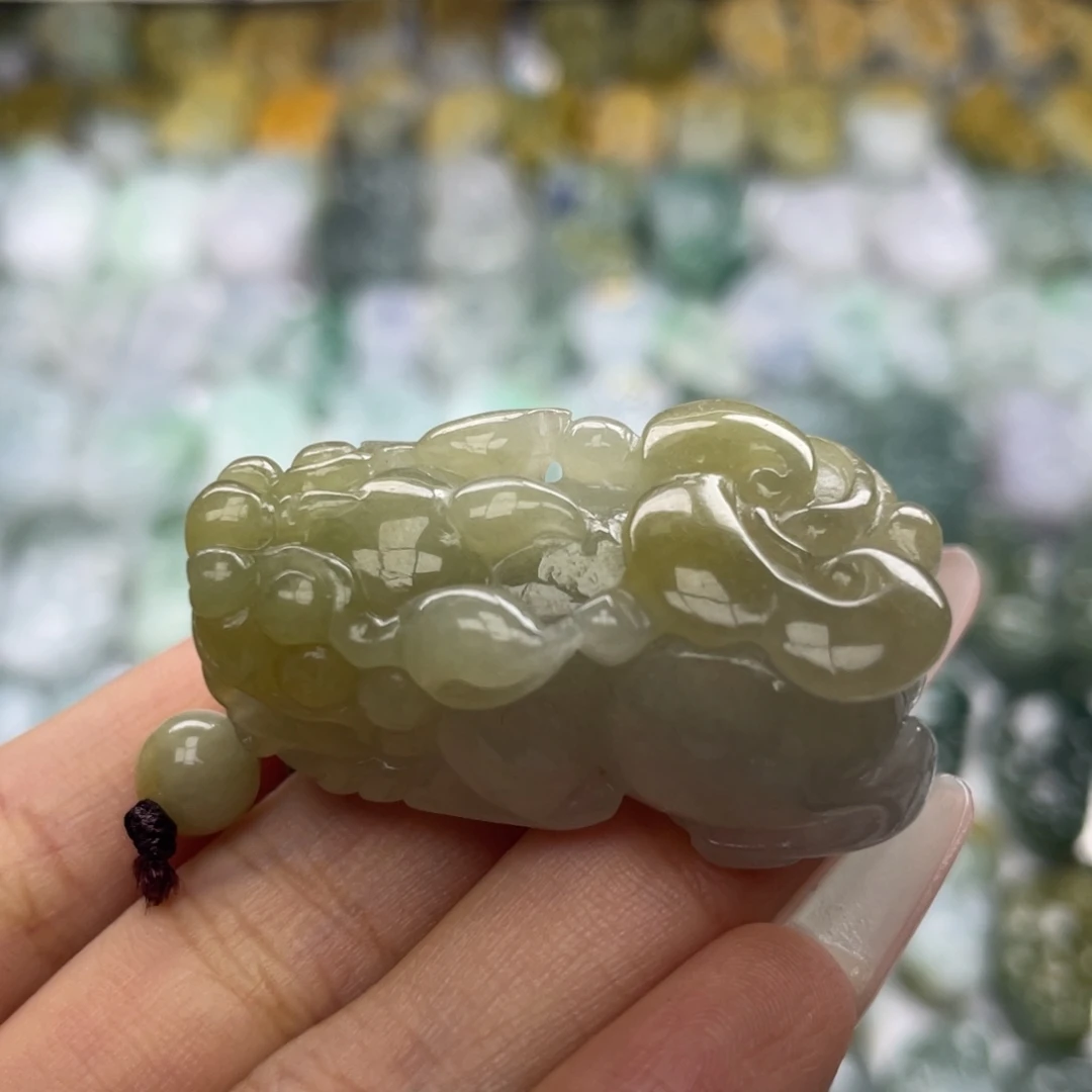 翡翠未镶嵌颈饰貔貅