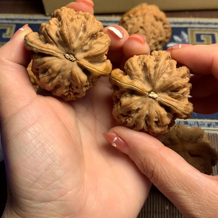 吊坠文玩核桃刘*.粗筋