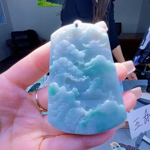 颈饰未镶嵌翡翠一个