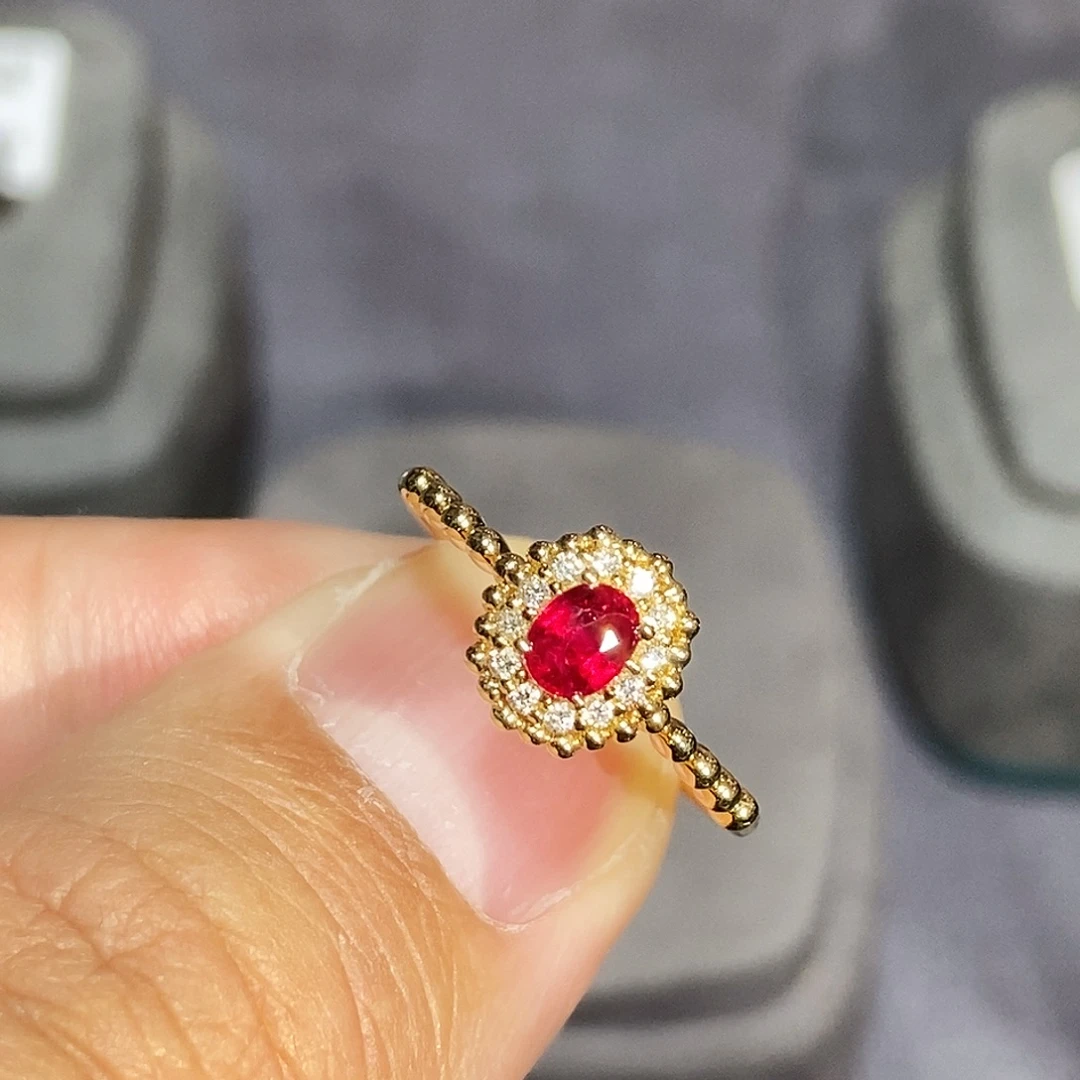 红宝石18K金镶嵌戒指0.3克拉