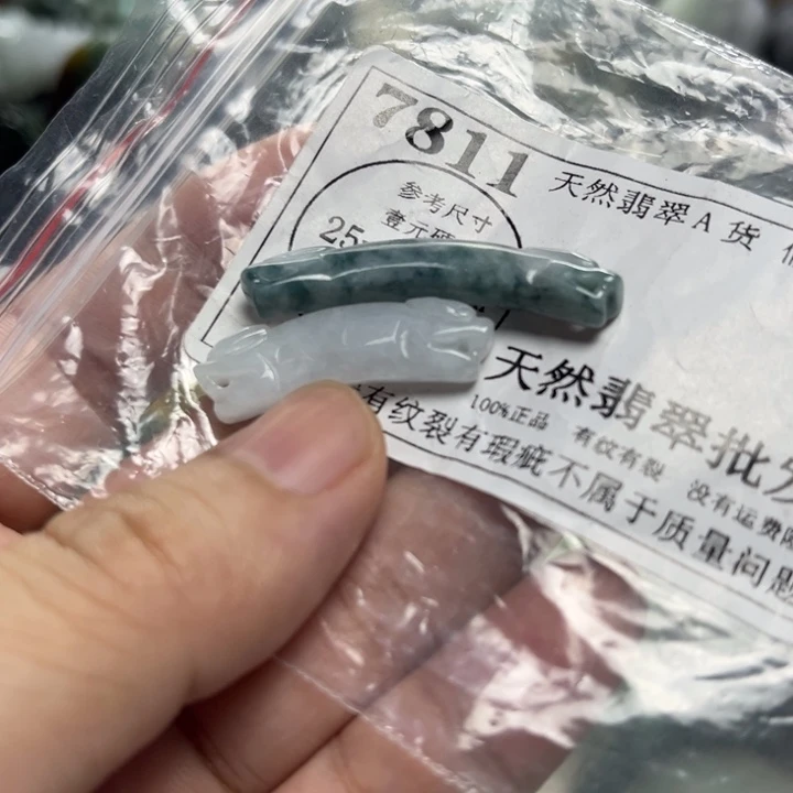 翡翠未镶嵌颈饰7811