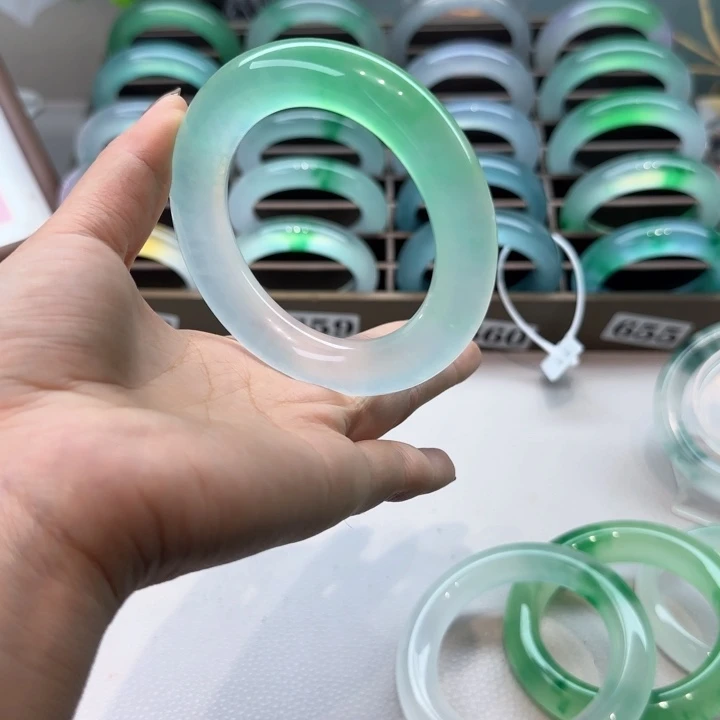 玉释*?时尚飘花手镯165