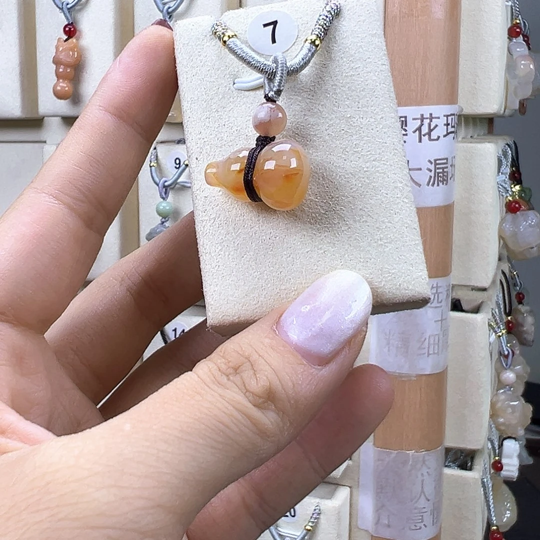 一****石英质玉未镶嵌颈饰