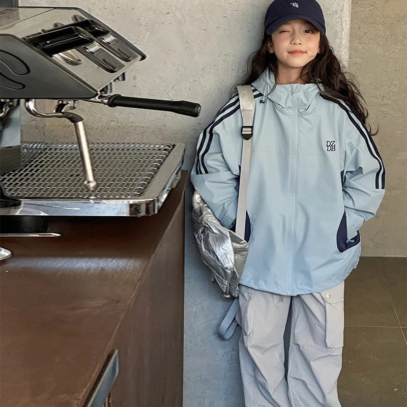 女童冲锋衣外套春秋款2025春季新款时尚宽松大童女孩连帽防风上衣