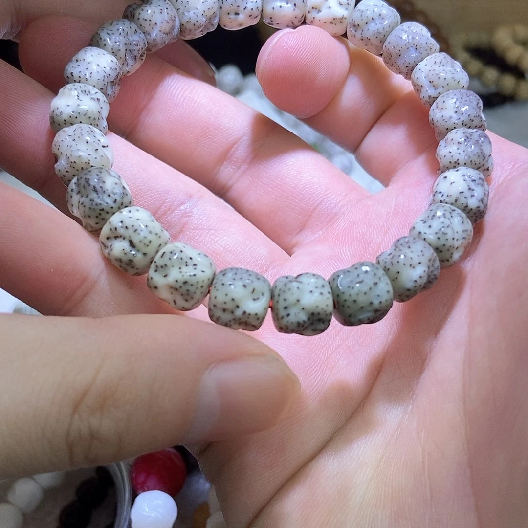 星月菩提手串肉髻。青花瓷