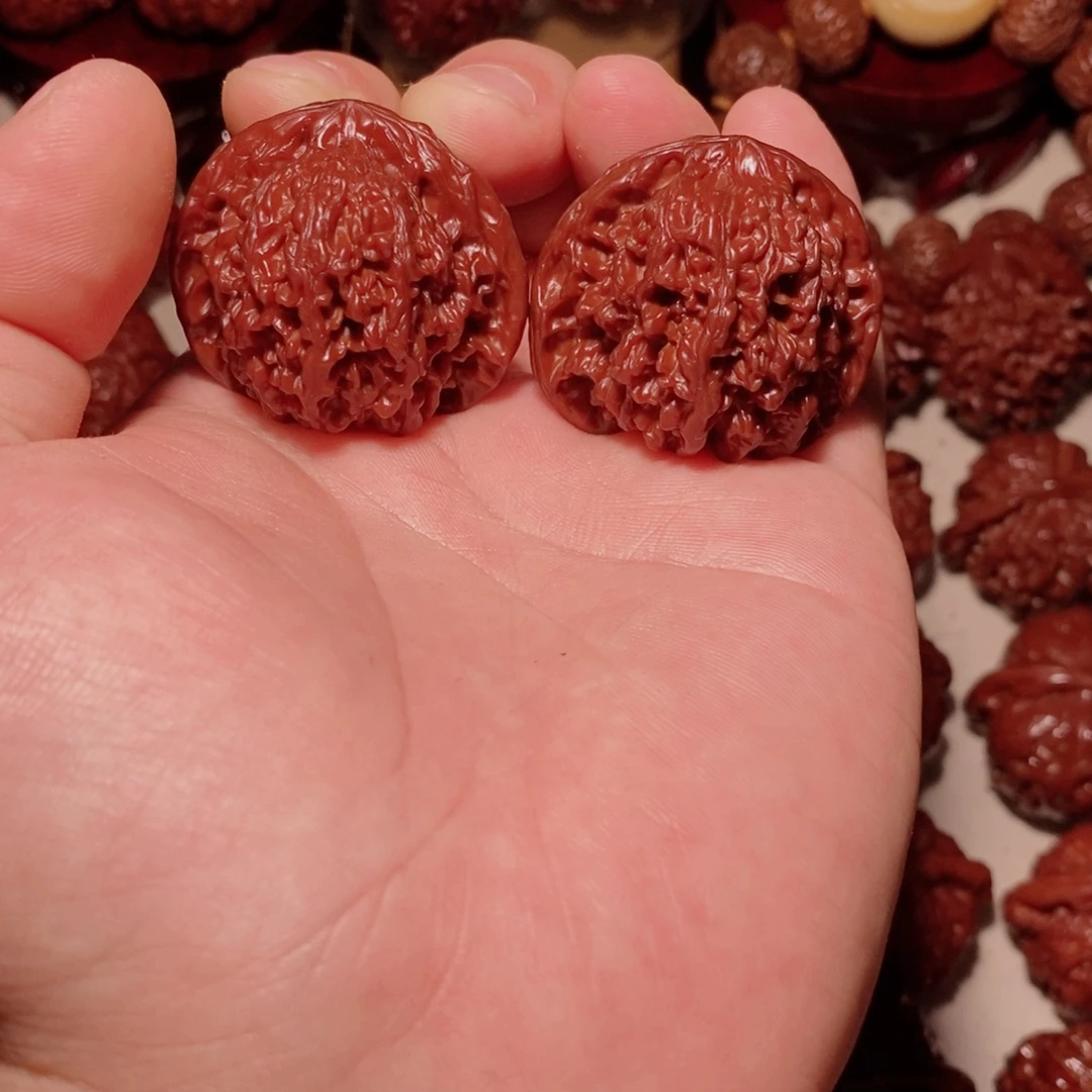 雅***李桃核吊坠满天星狮子头