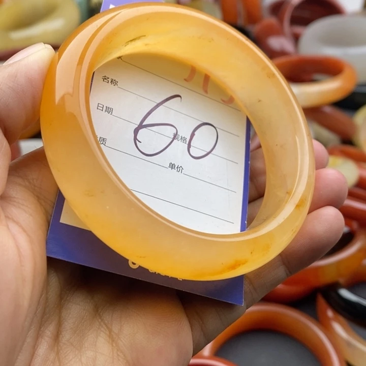 未镶嵌手镯石英质玉