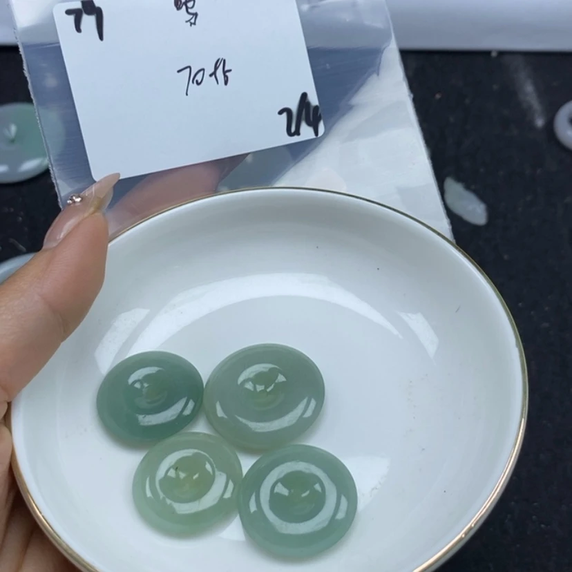 【闪购商品】翡翠颈饰未镶嵌呜****噜