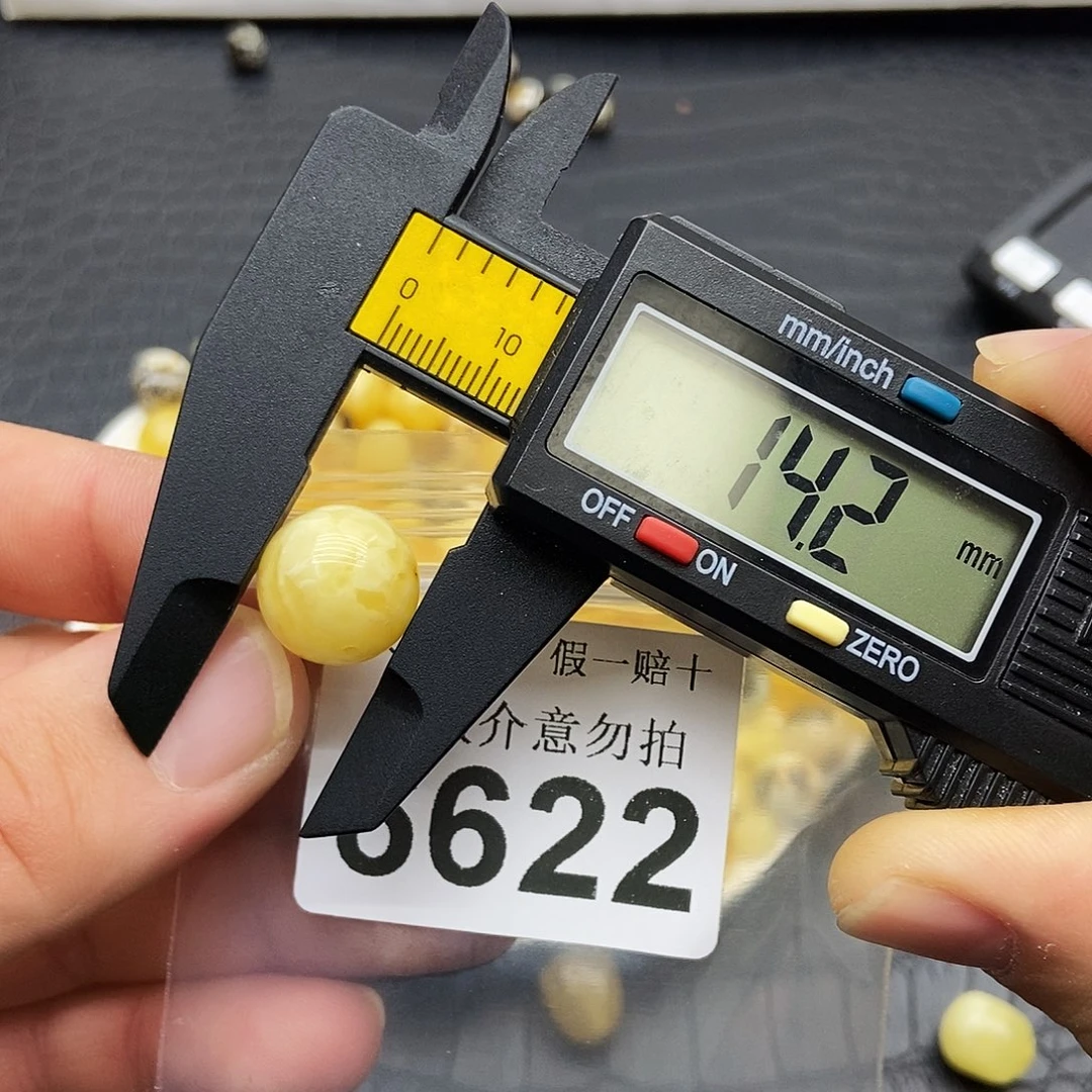 蜜蜡未镶嵌珠宝奇石6622