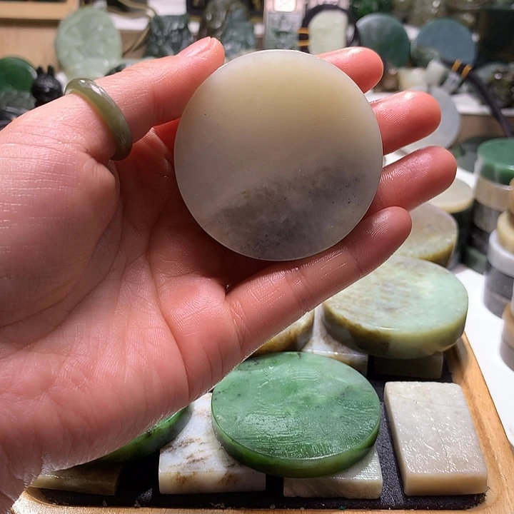 朝***拾和田玉未镶嵌珠宝半成品