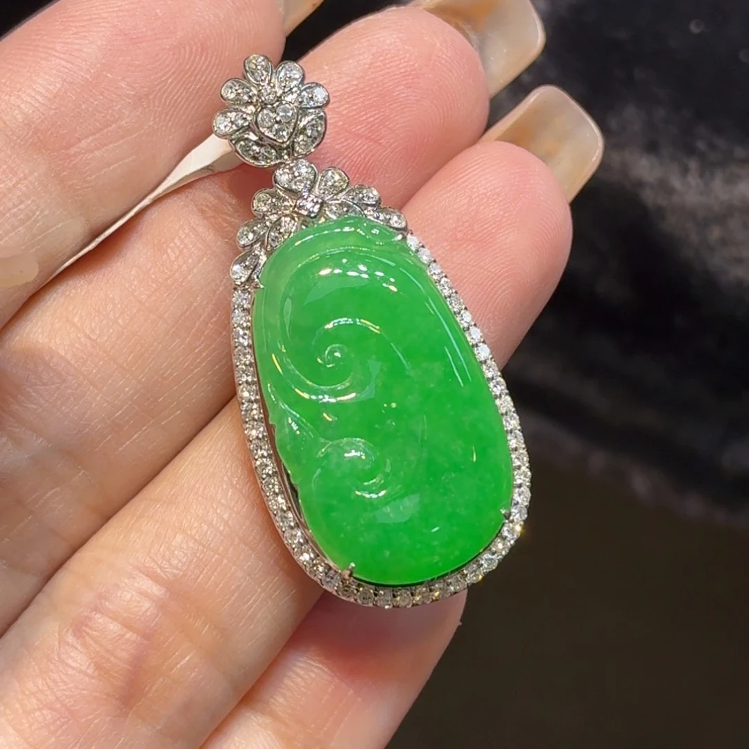 翡翠18K金镶嵌颈饰天然缅甸翡翠