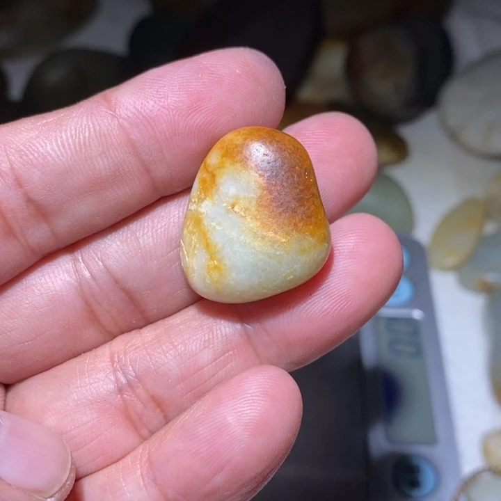 幸***站颈饰未镶嵌和田玉（子料）