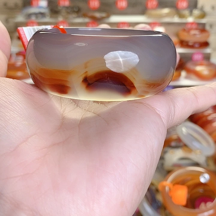 玛瑙/玉髓手镯未镶嵌天*
