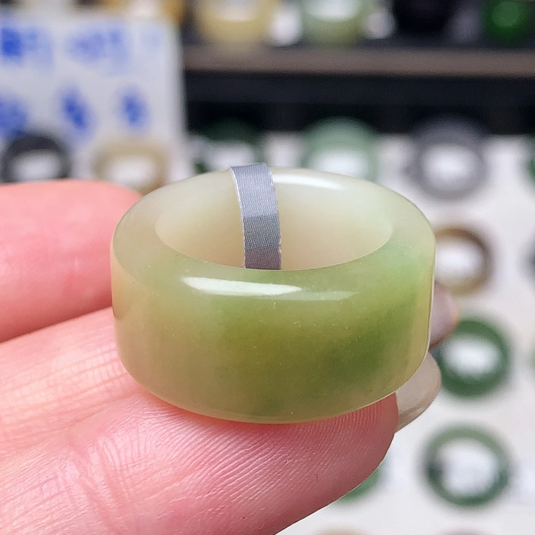 未镶嵌戒指和田玉