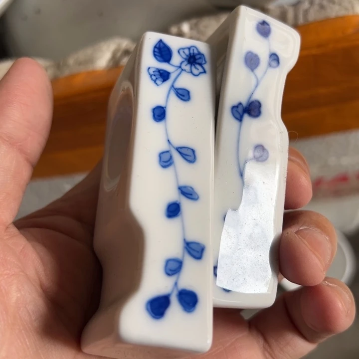 手绘微瑕筷子架陶瓷