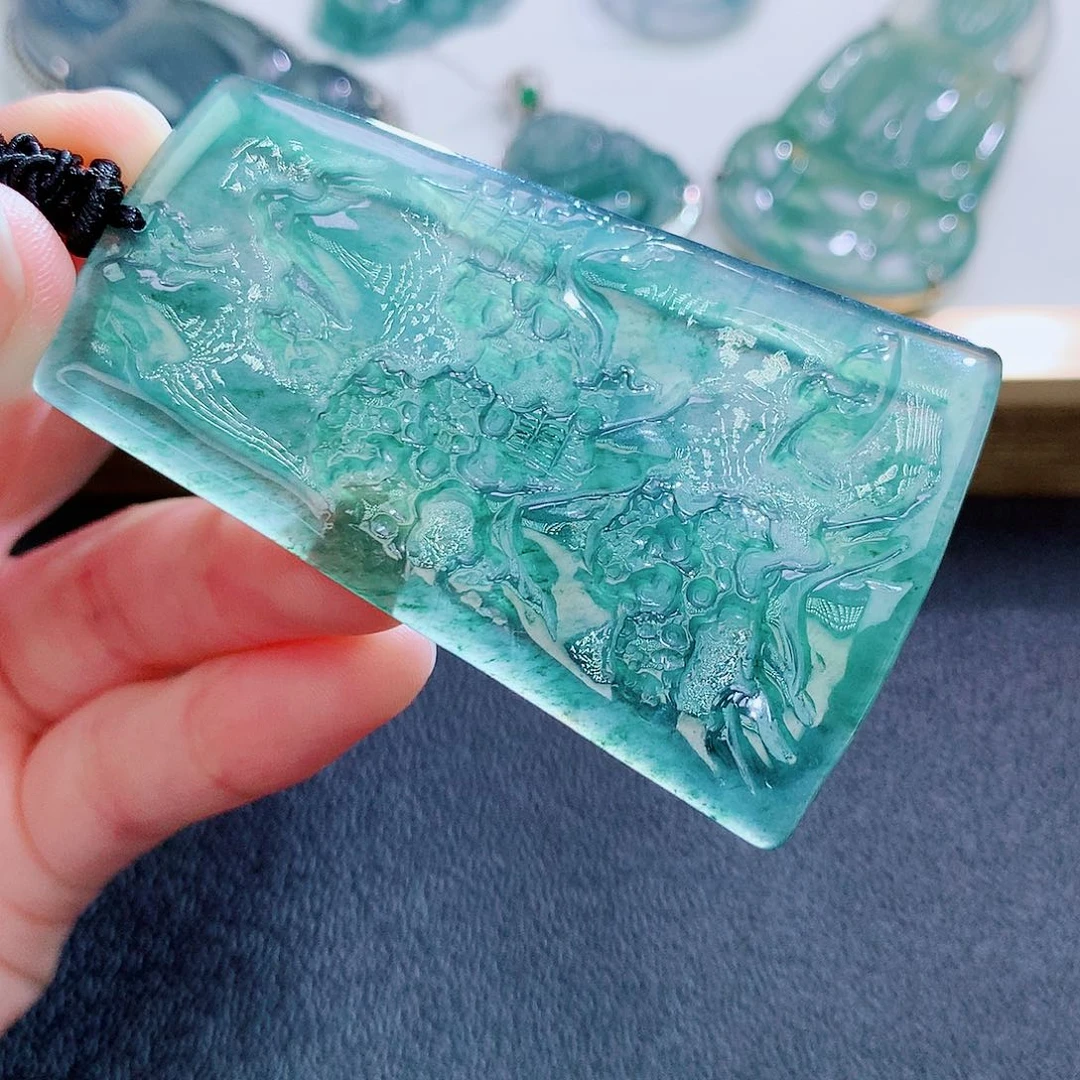 翡翠挂件未镶嵌翡翠