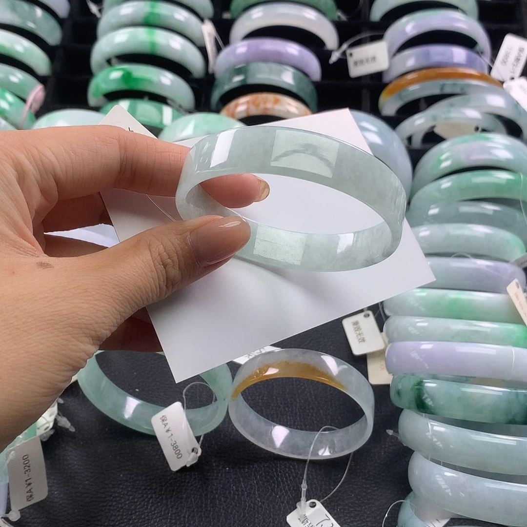 翡翠手镯未镶嵌公主方