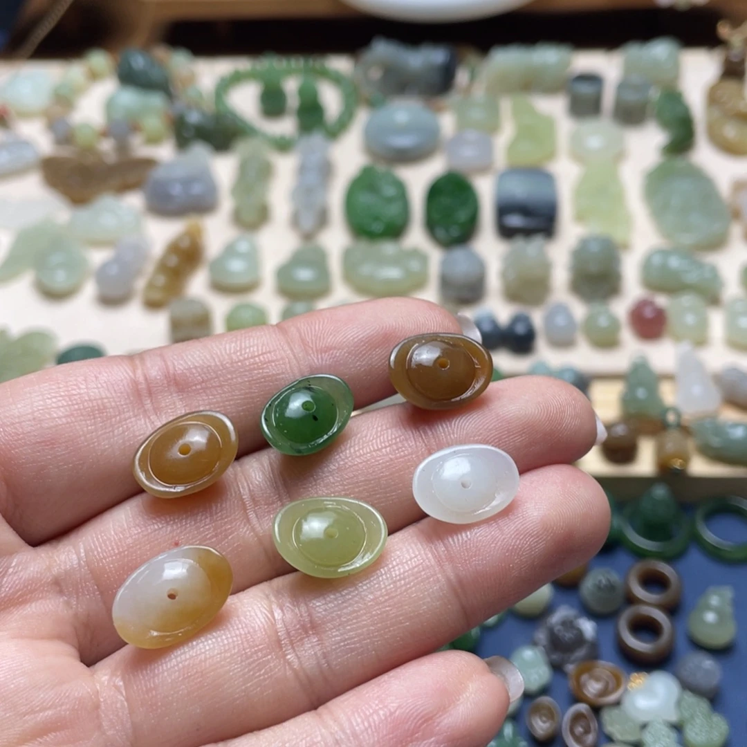 和田玉未镶嵌吊坠(不含链)一个