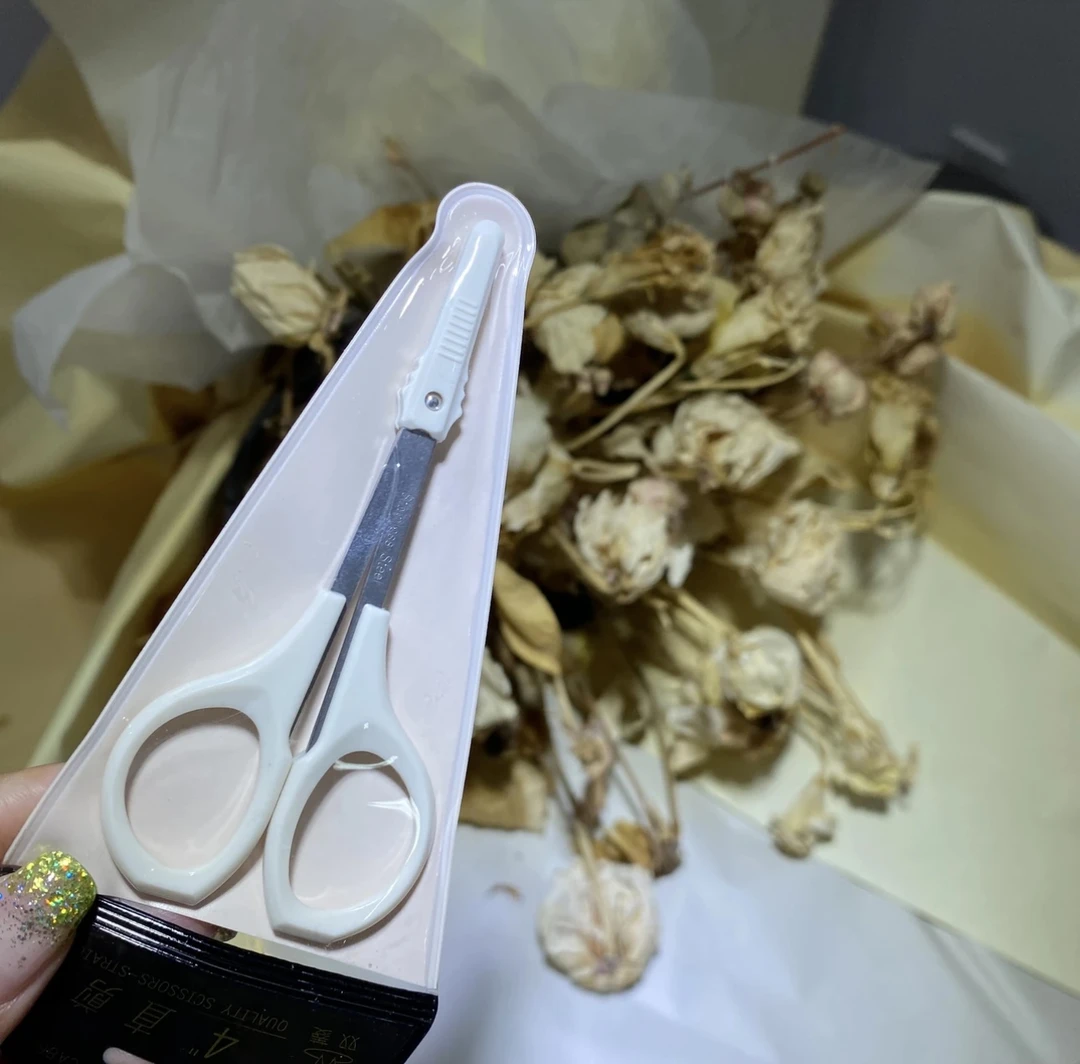 希妹美甲白色小剪刀