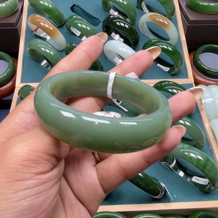 和田玉（碧玉）未镶嵌手镯