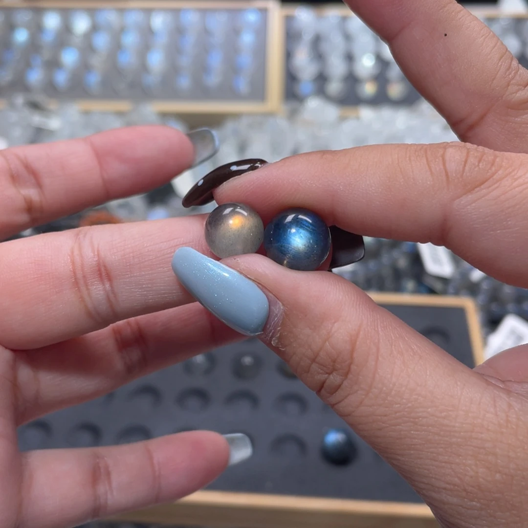 暴***孩长石裸石灰月光单珠2颗