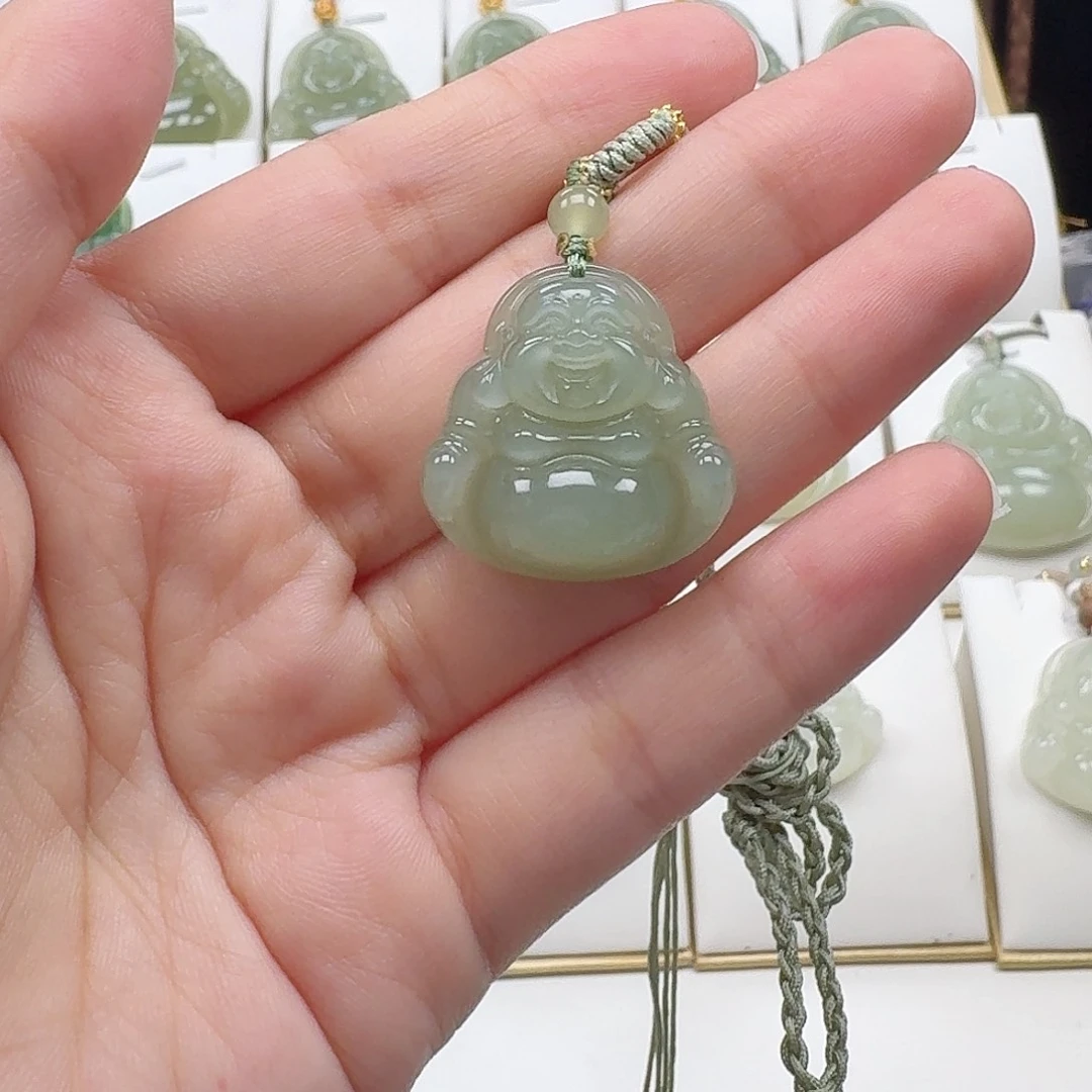 澜***笑和田玉未镶嵌颈饰