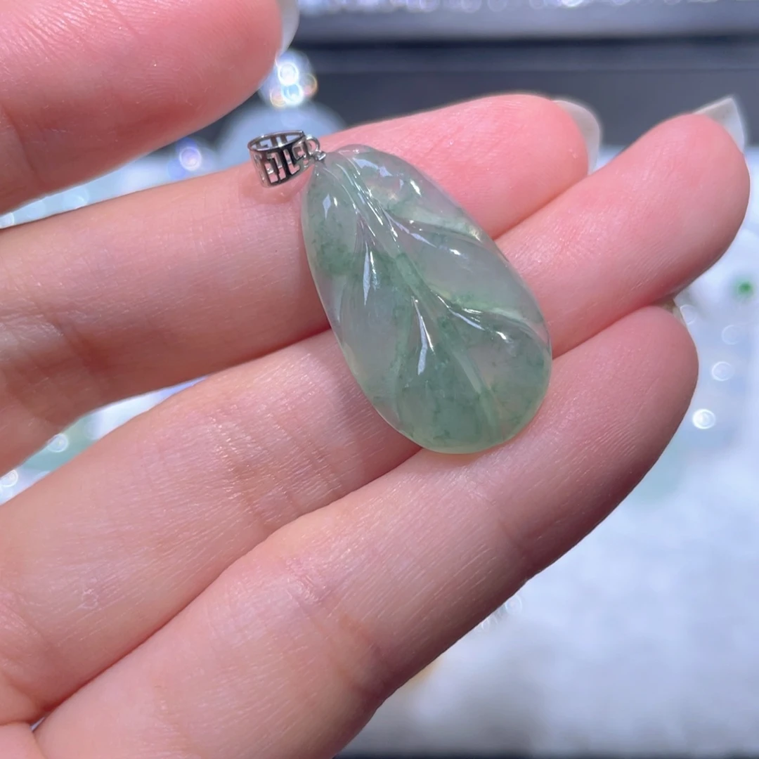 翡翠18K金镶嵌颈饰翡翠