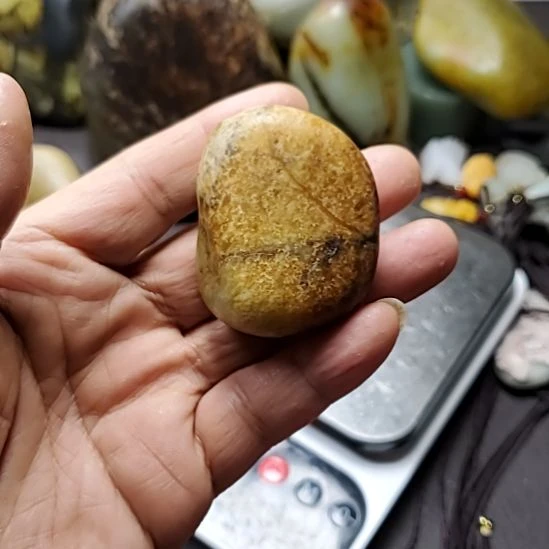 和田玉未镶嵌把件