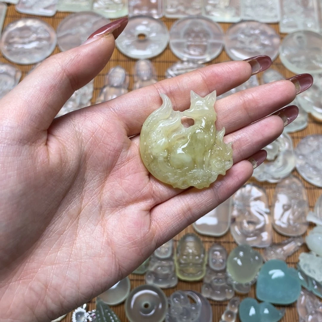 未镶嵌蛇纹石玉颈饰