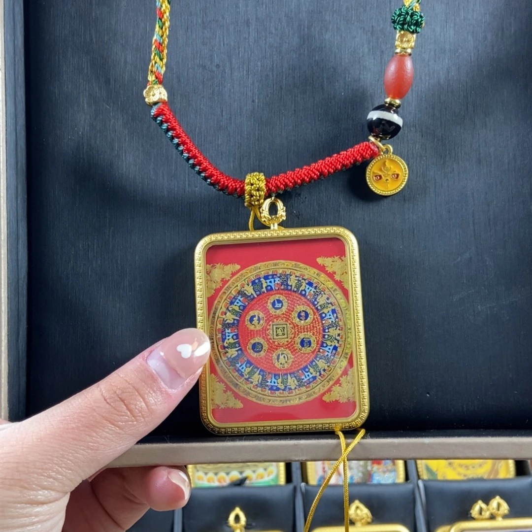 吊坠美丽的唐卡在这里结缘